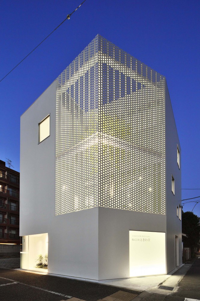 A spot garden articulated by perforated metal screen for a