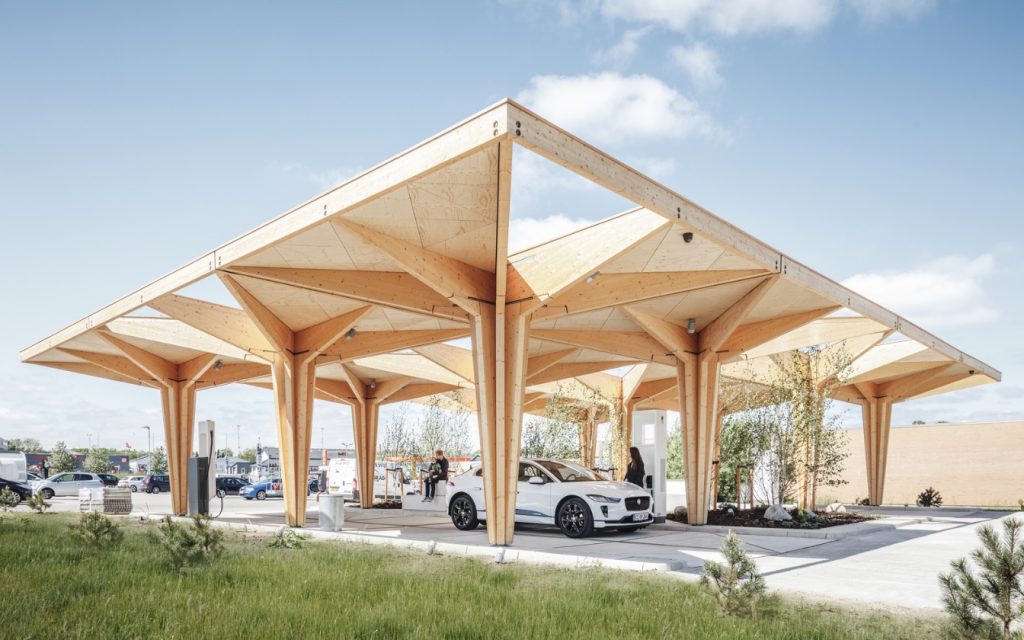 Ultra fast charging station for electric vehicles consists of series of structural ‘trees’