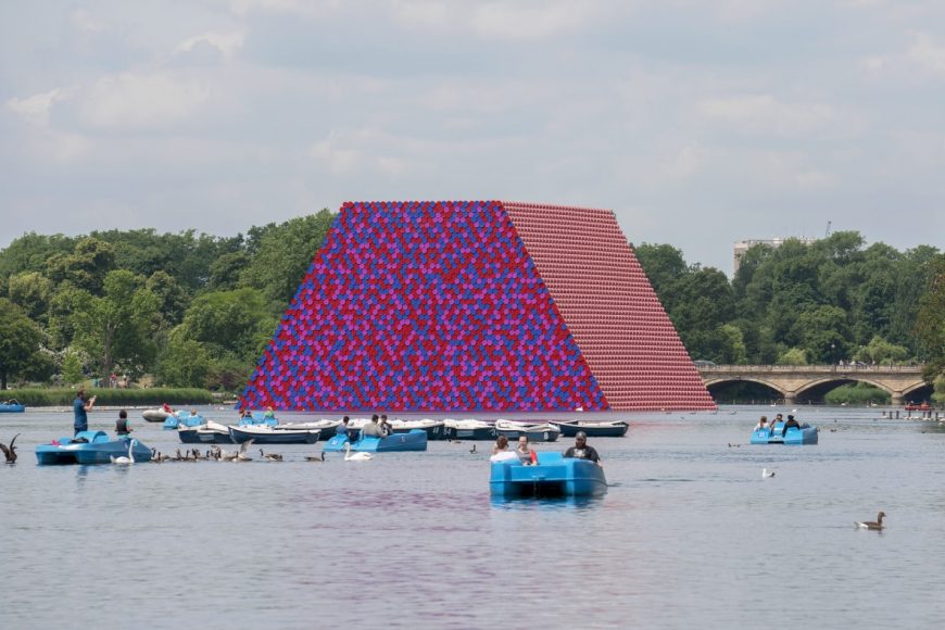 2_The London Mastaba_Christo and Jeanne Claude_Inspirationist